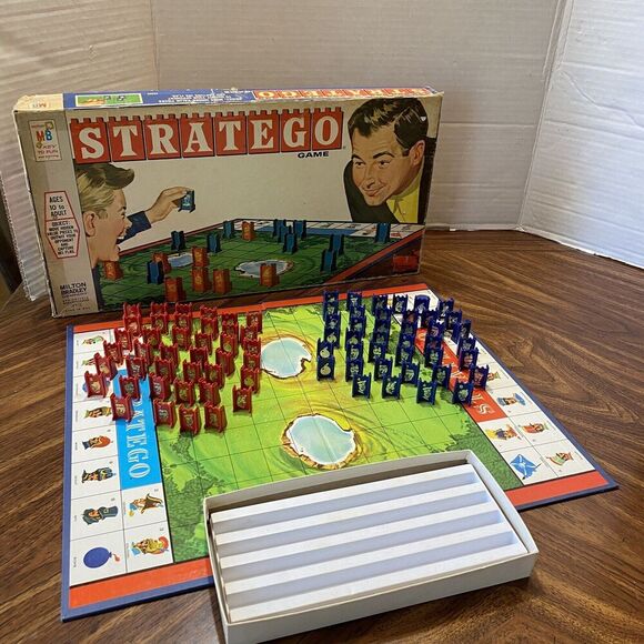 GAME Other - Vtg 1961 Stratego Family Board Game War Strategy 4916 100% Complete Rough Box